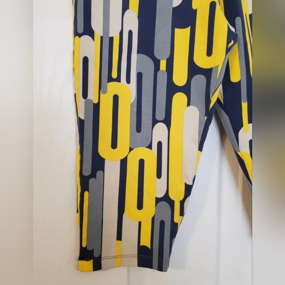 ❤ LIQUIDO YOGA CROP LEGGINGS YELLOW / NAVY / GRAY CHAIN PATTERN WOMEN'S SIZE MED - Picture 3 of 10